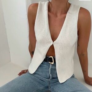 Rumored White Sleeveless V-Neck Knit Vest